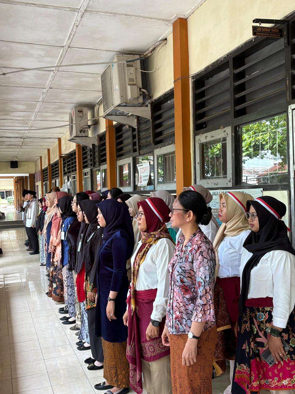 Upacara hari pahlawan di SMK Veteran 1 Sukoharjo